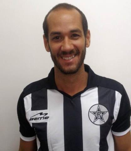 Resende acerta com Rodrigo Souto