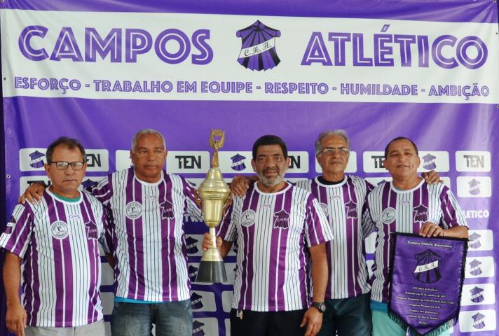 Roxinho presta homenagem a ex-campeões campistas de 1976