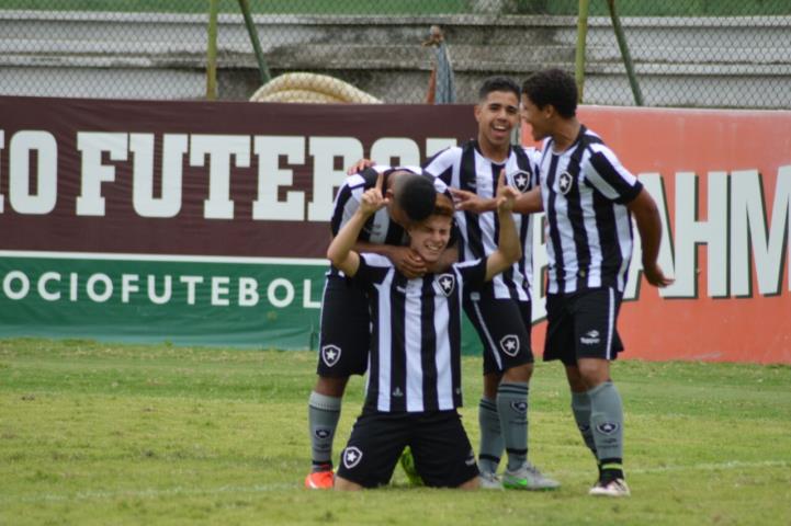 Sub-15: Botafogo abre vantagem na final da Taça Rio