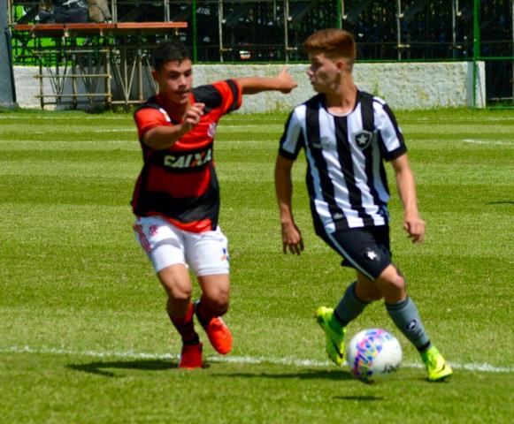 Tudo igual na primeira partida da decisão do Estadual Sub-15