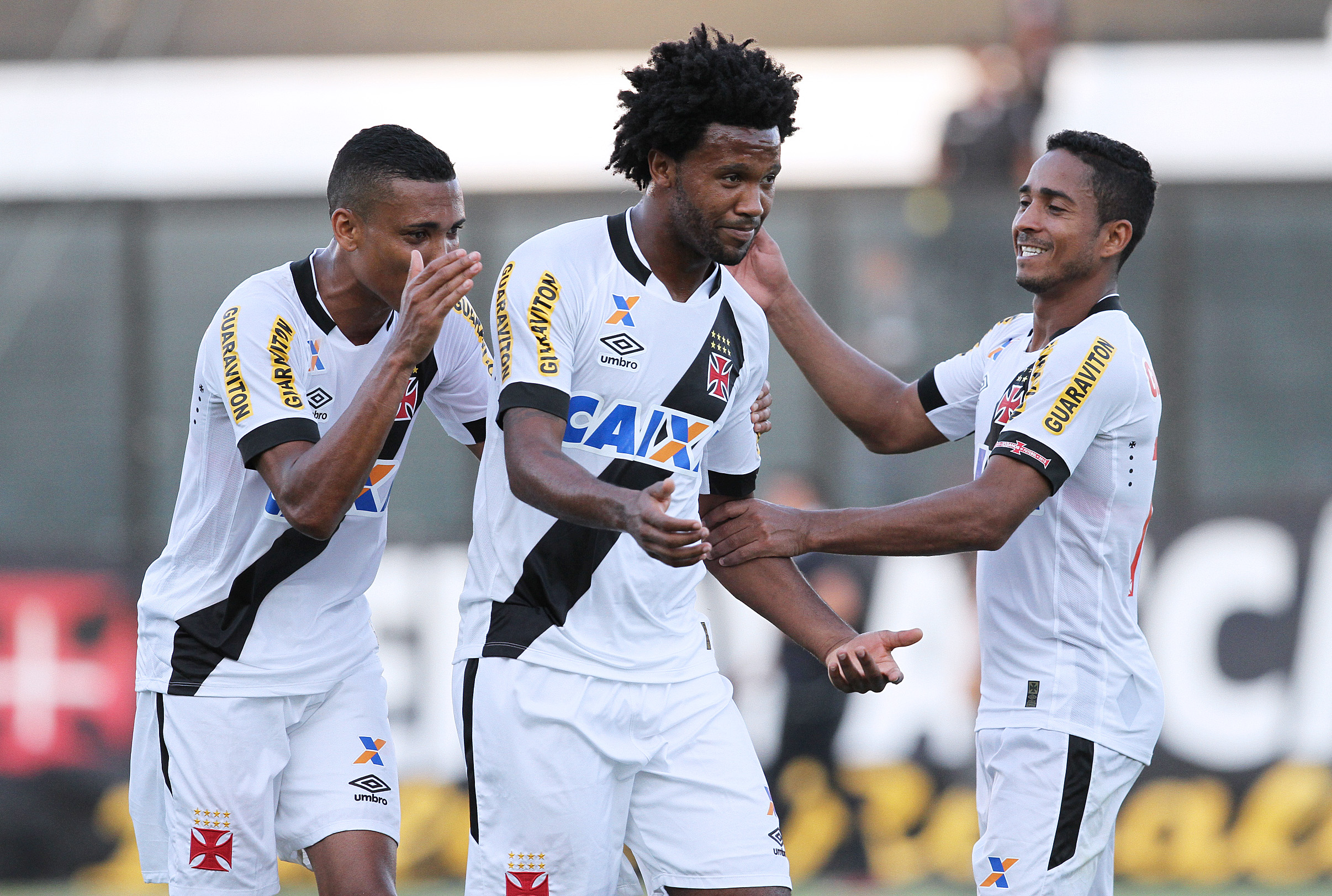 Vasco vence o clássico frente ao Flamengo em São Januário