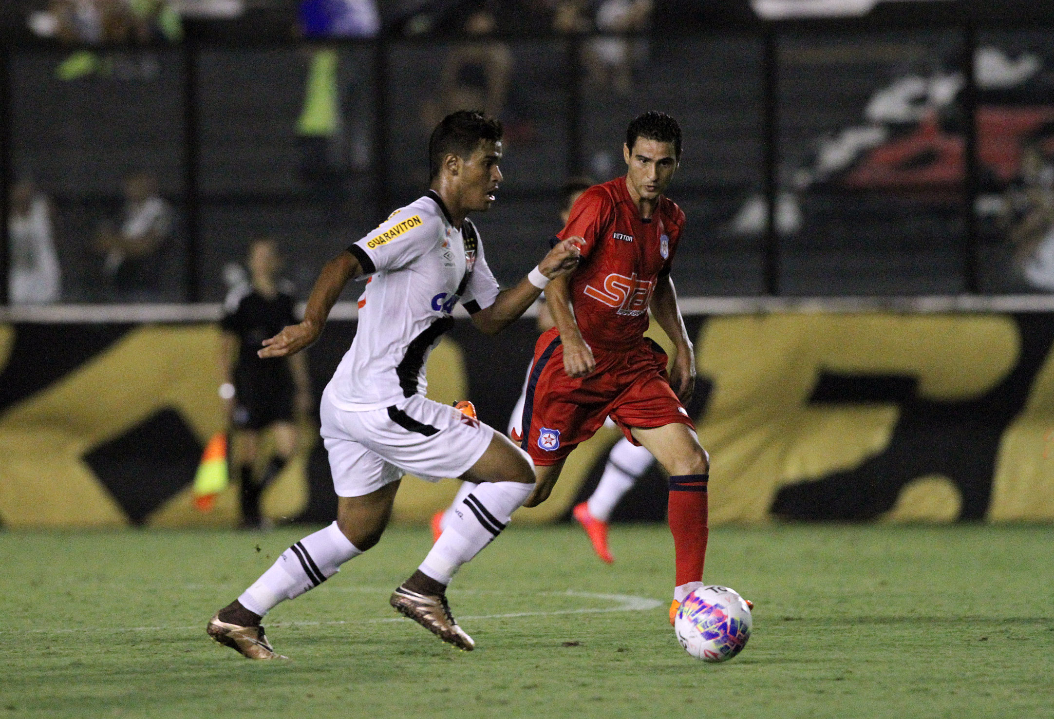 Vasco empata com o Friburguense em São Januário