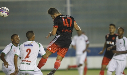 Flamengo derrota a Cabofriense em Macaé