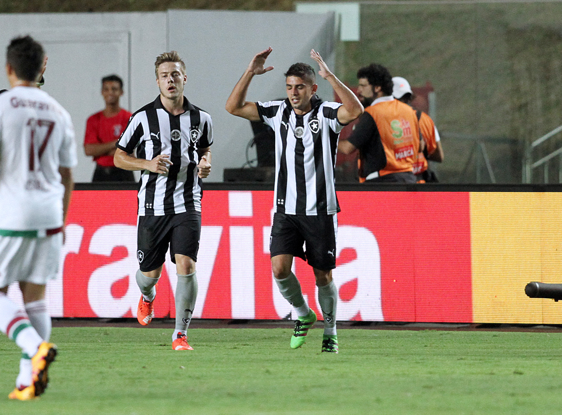 Botafogo usa os jovens para vencer o "Clássico Vovô"