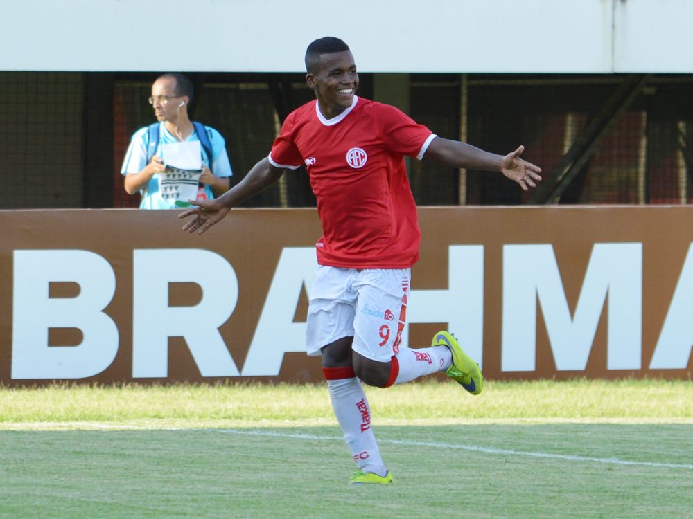 Leandro Aguiar quer manter a boa fase de gols contra a Portuguesa