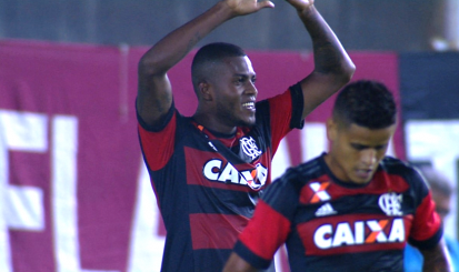 Flamengo supera o Macaé e vence a primeira no Carioca 2016