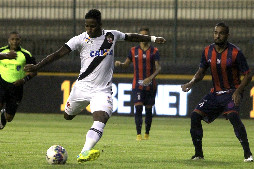 Em noite de Thalles, Vasco vence o Bonsucesso