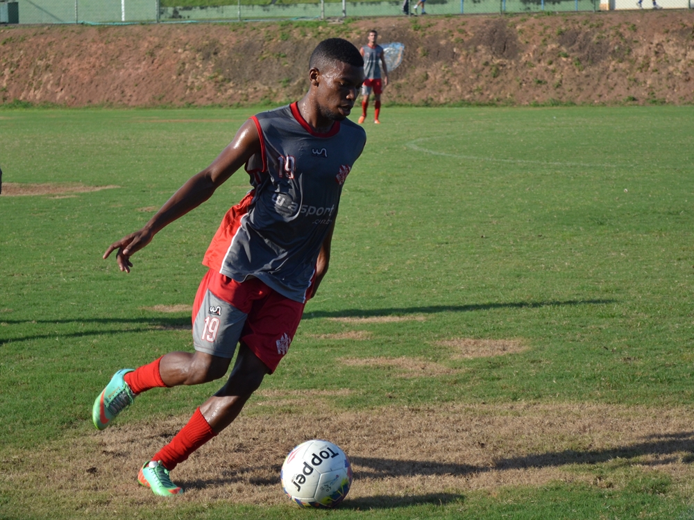 Carlinhos projeta triunfo do Bangu no dia do aniversário de 112 anos do clube