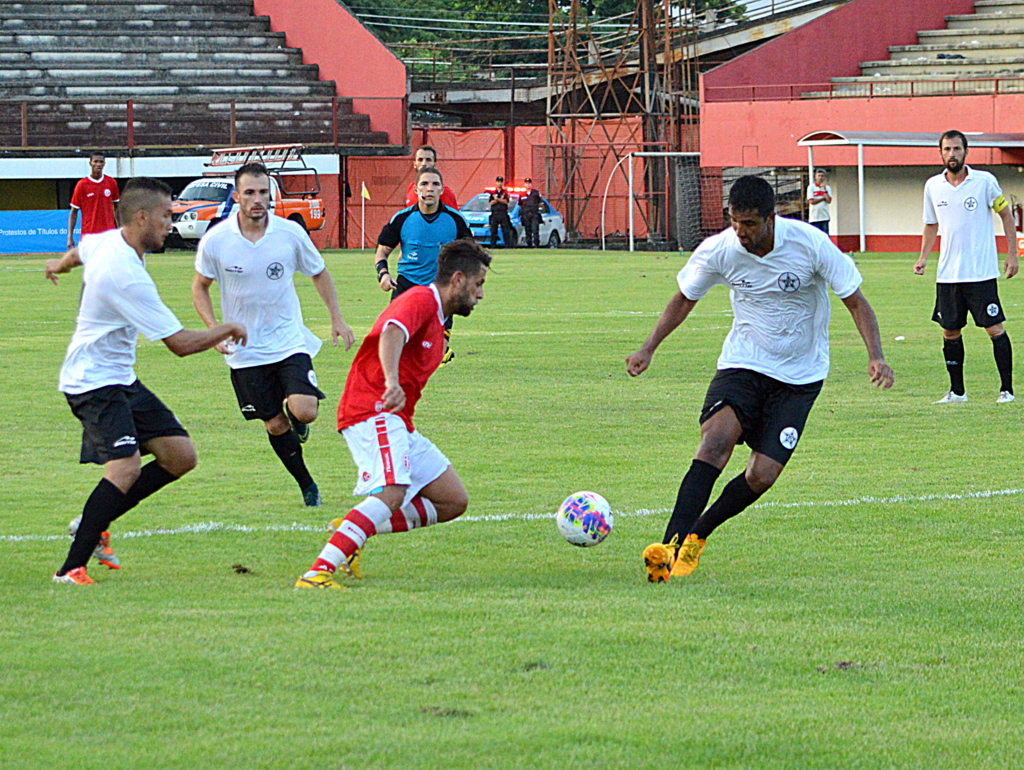 Resende supera o America e assume liderança da Taça Rio