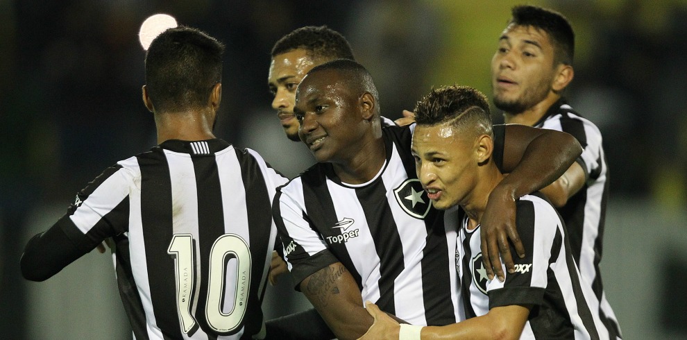 Botafogo supera o América-MG e sai do Z-4 do Brasileirão