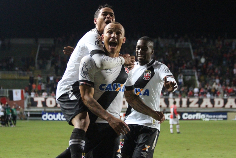 Vasco vence mais uma e segue imbatível na temporada