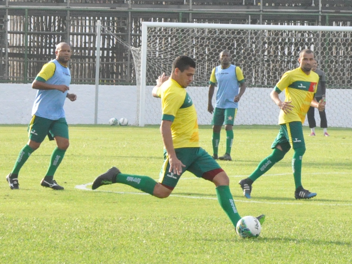 Portuguesa realiza último treino antes de estrear novo gramado