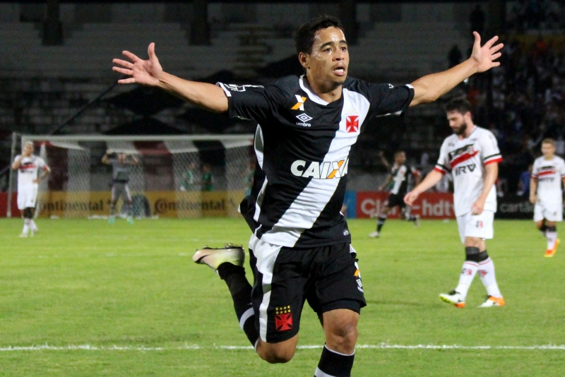 Vasco bate o Santa Cruz-PE e passa de fase na Copa do Brasil