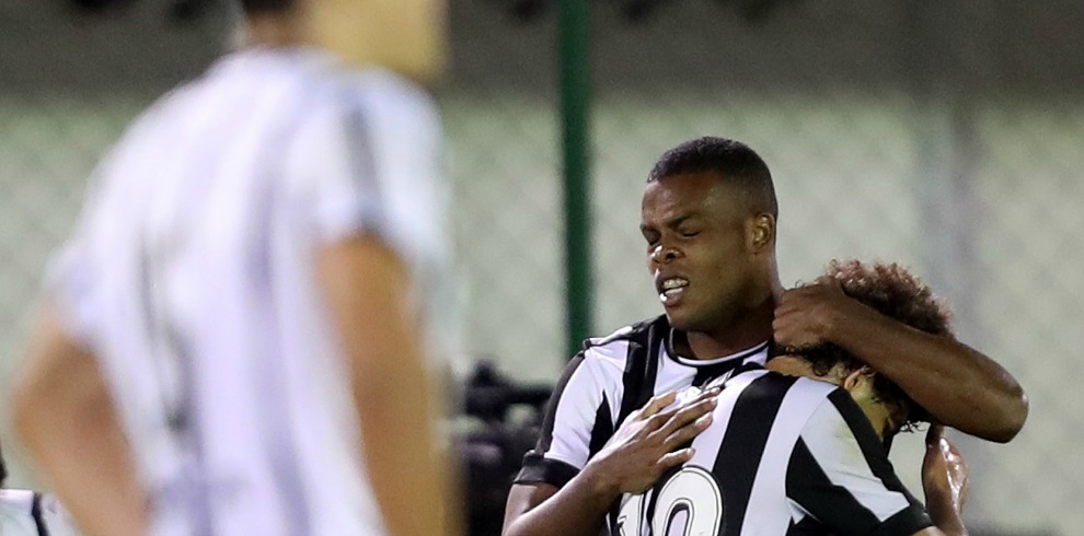 Botafogo bate o Bragantino-SP e passa de fase na Copa do Brasil