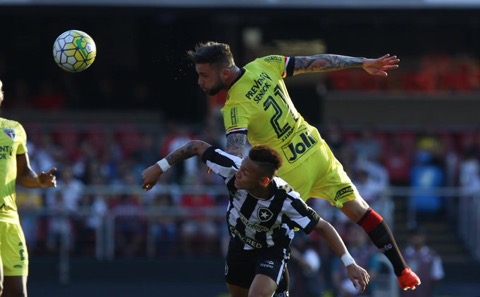 Botafogo vence o São Paulo e sai do Z-4 do Brasileirão