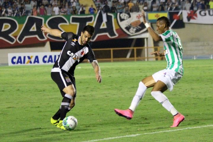 Vasco empata com o Goiás e segue líder do Brasileirão da Série B