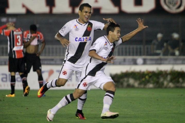 Vasco vence o Joinville-SC e segue na liderança da Série B