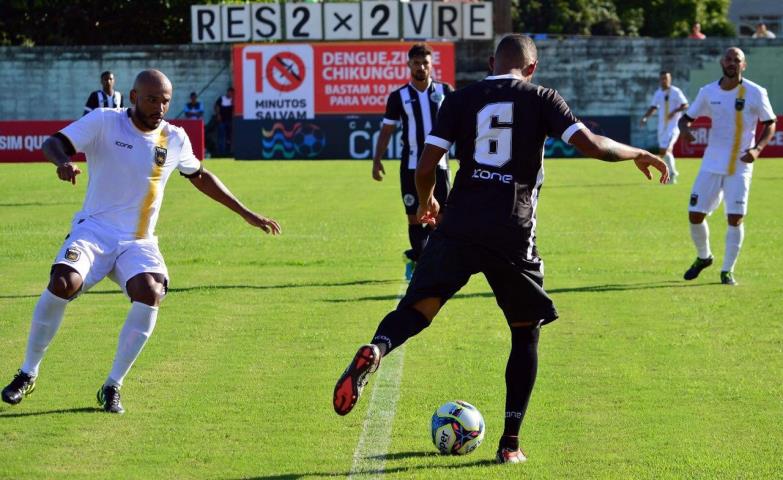 Resende e Voltaço empatam em clássico emocionante