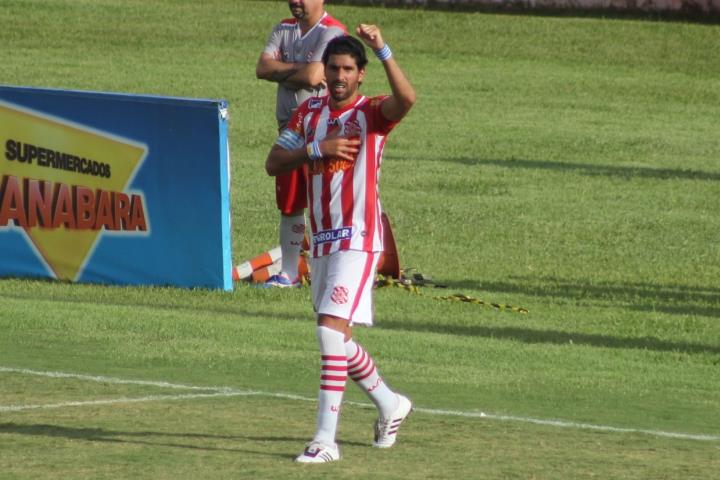 Loco Abreu marca na estreia, mas Bangu empata com a Portuguesa