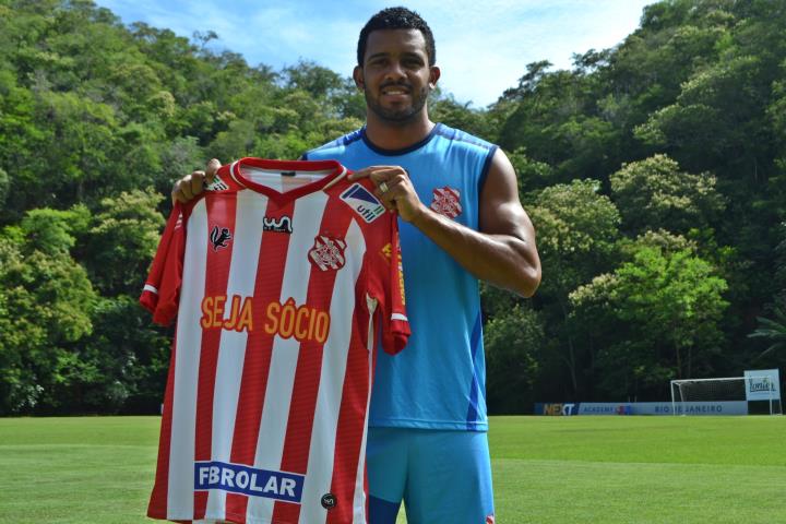 Bangu apresenta Raphael Augusto para o Carioca