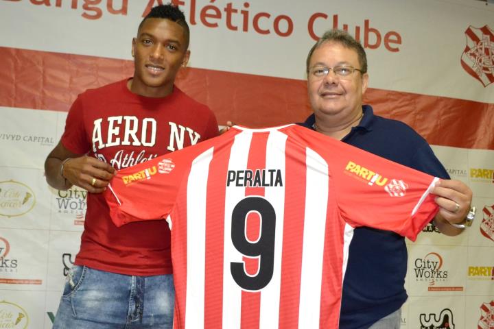 Bangu apresenta Luis Peralta