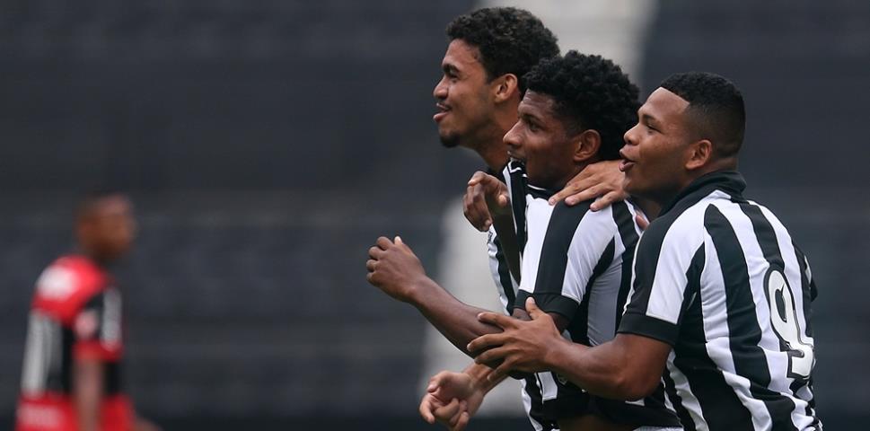 Botafogo sai na frente na decisão da Taça Rio Sub-17