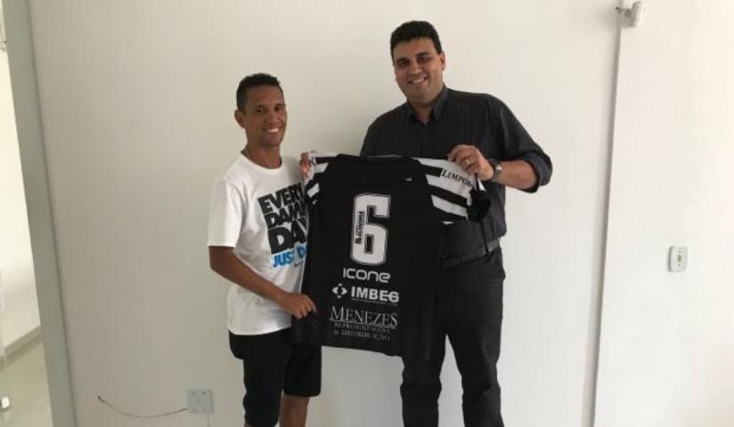 Rafinha renova com o Americano