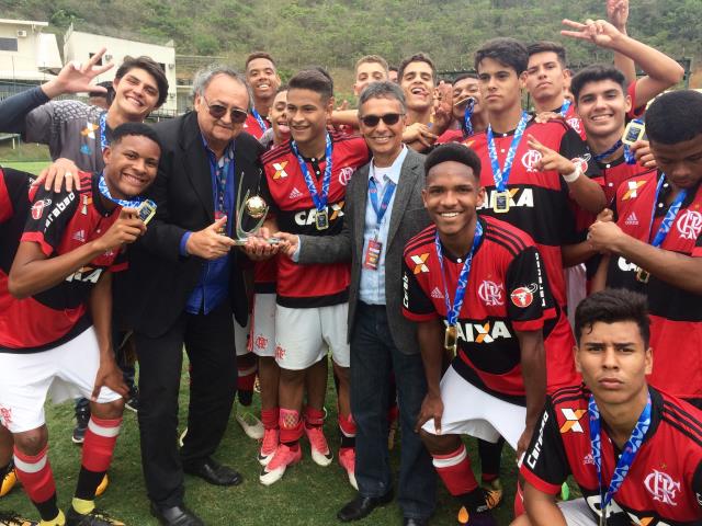 Flamengo conquista o Torneio Guilherme Embry