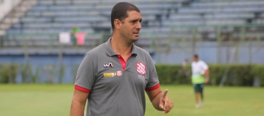 Eduardo Allax não é mais técnico do Bangu