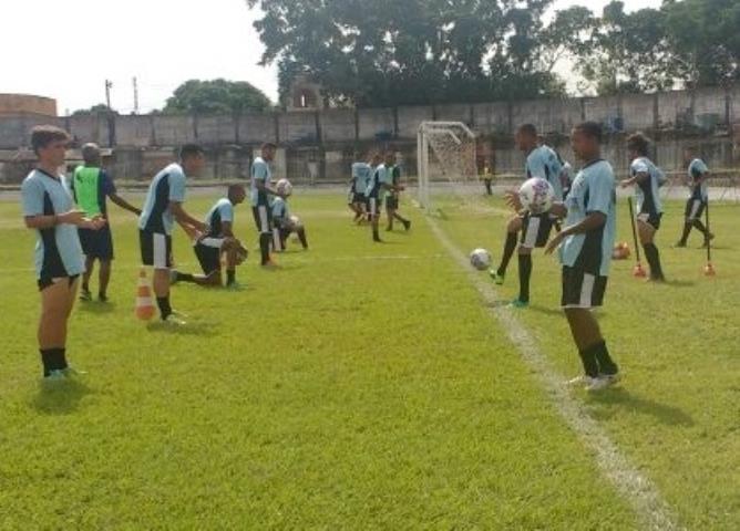 Mesquita realiza treinos com bola visando a B2