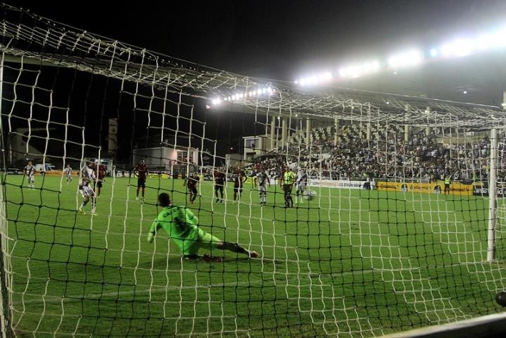 Vasco empata e segue com chances na Copa do Brasil