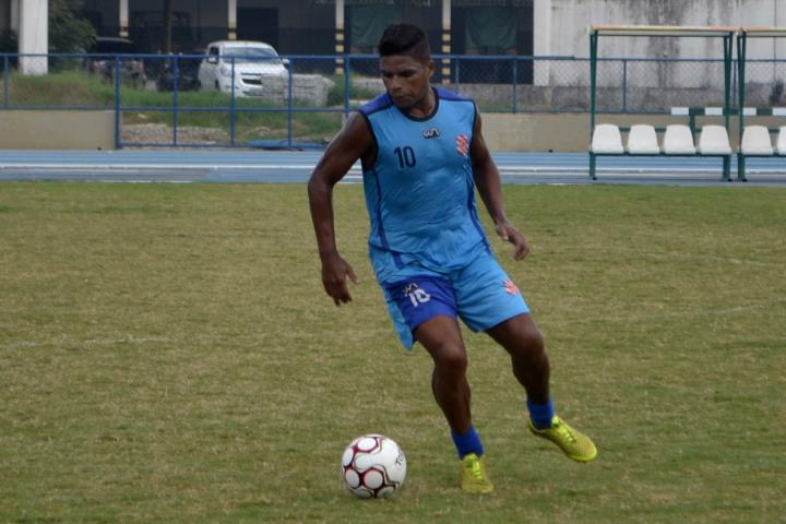 Almir destaca manutenção de base do Bangu e prega respeito ao Serrano na Copa Rio