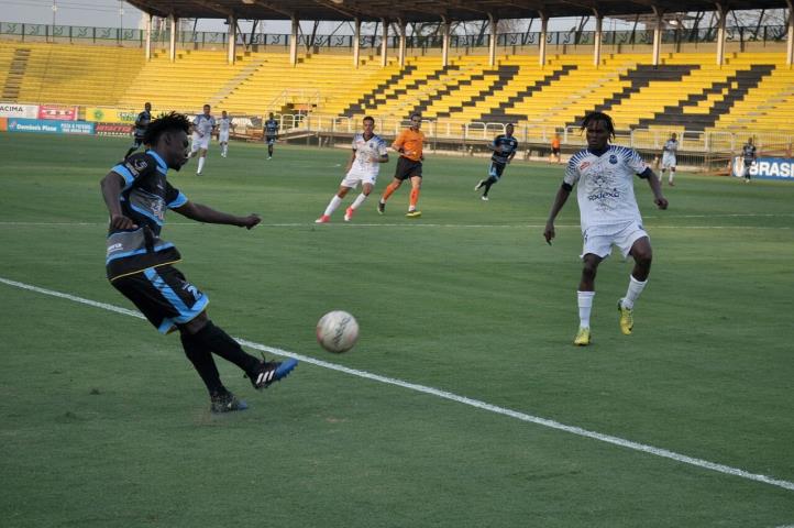 Pérolas Negras vence e se isola na liderança na Série C