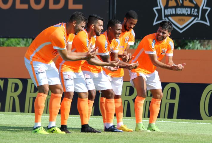 Artilheiro do Nova Iguaçu, Adriano dedica seu gol à filha recém-nascida