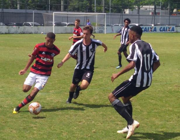 Flamengo vence o Botafogo e fica perto do título do Guilherme Embry