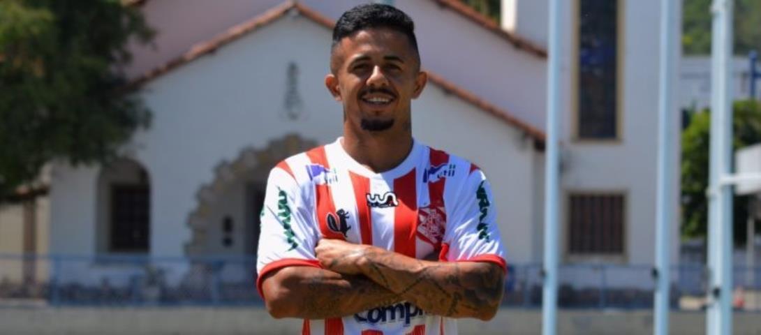 Bangu apresenta mais um reforço