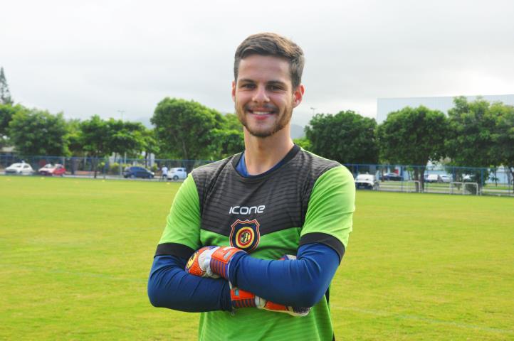 Madureira apresenta mais um goleiro para o Carioca