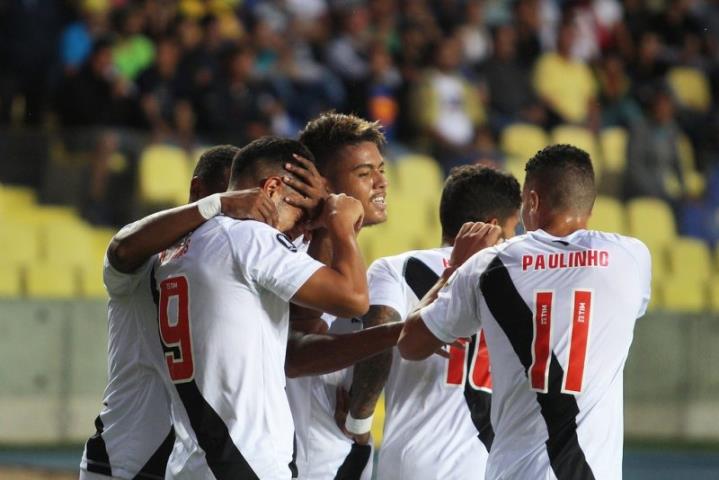 Vasco goleia na estreia da Libertadores e encaminha classificação