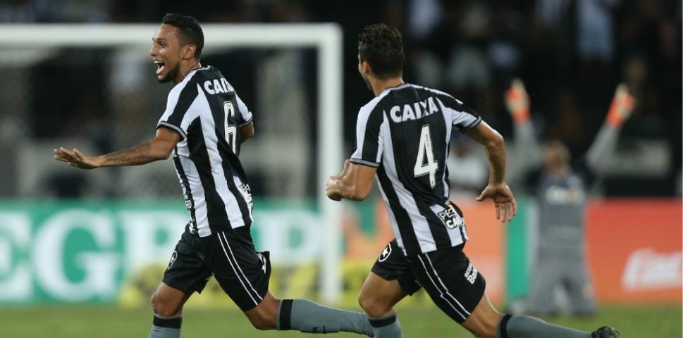 Com mais um gol no fim, Botafogo supera o Grêmio-RS