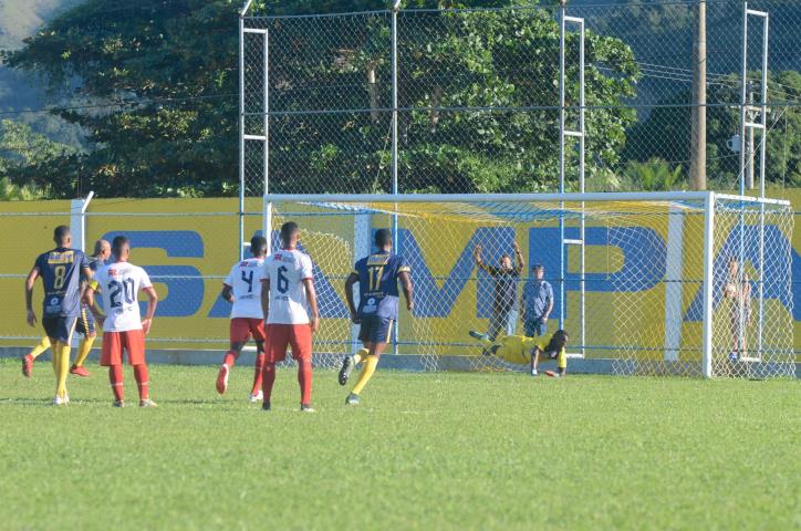 Com Hat-Trick de Léo Guerreiro, Sampaio Corrêa volta a vencer na Série B1