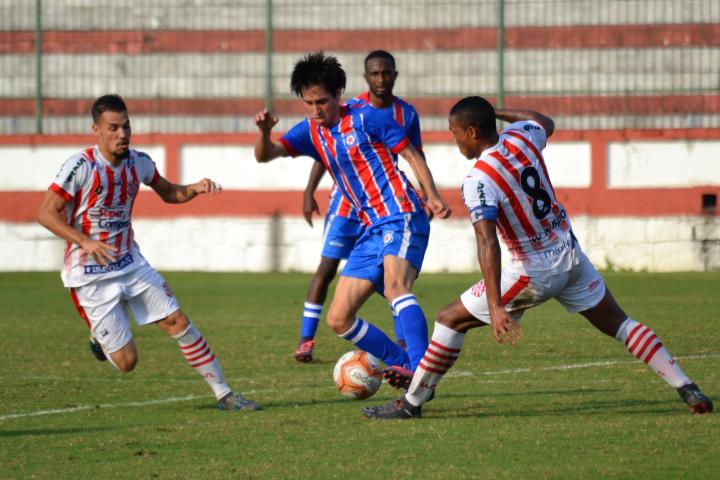 Com gol olímpico, Friburguense fica com a vaga na Copa Rio