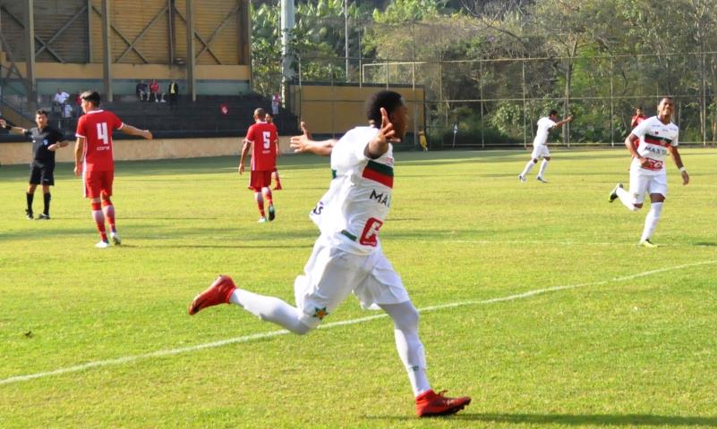 André Silva comemora seu primeiro gol e classificação da Lusa na Copa Rio