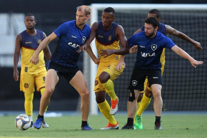 Madureira vence o Botafogo em jogo-treino