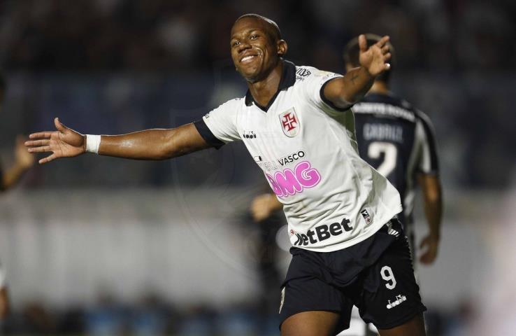 Vasco vence clássico em São Januário