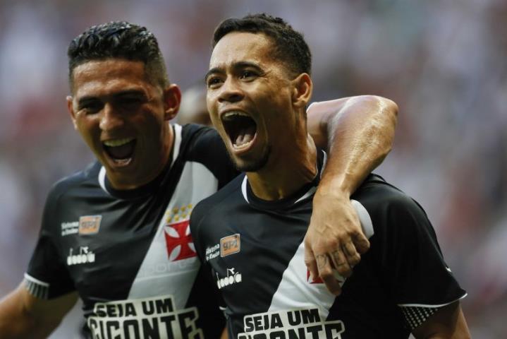 Vasco vence o Fluminense e segue 100% no Carioca