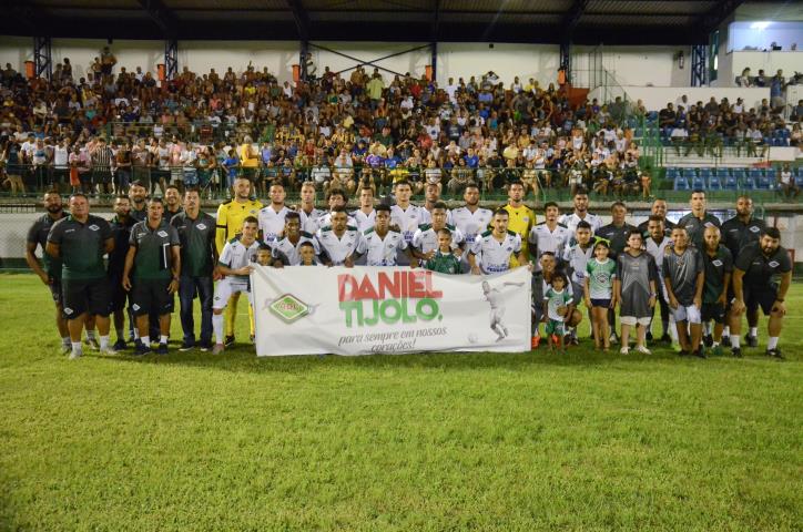 Cabofriense presta homenagem a Daniel Tijolo