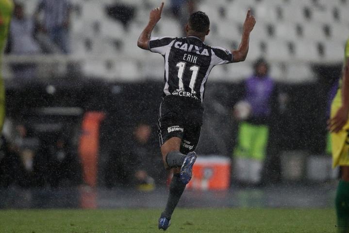 Botafogo vence abre vantagem na Copa Sul-Americana