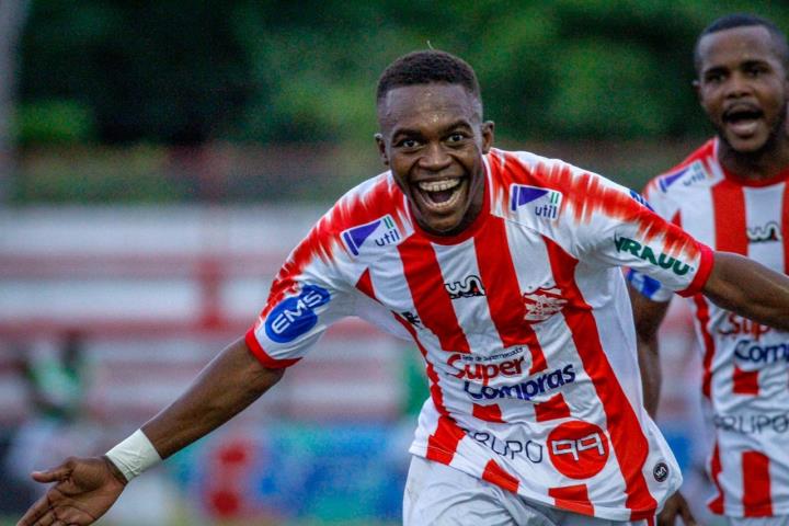 Yaya comemora primeiro gol pelo Bangu e reforça comprometimento do grupo