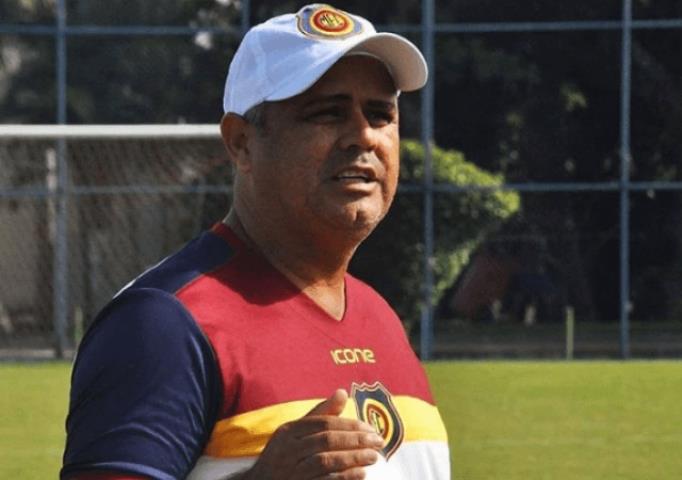 Roy não é mais técnico do Madureira