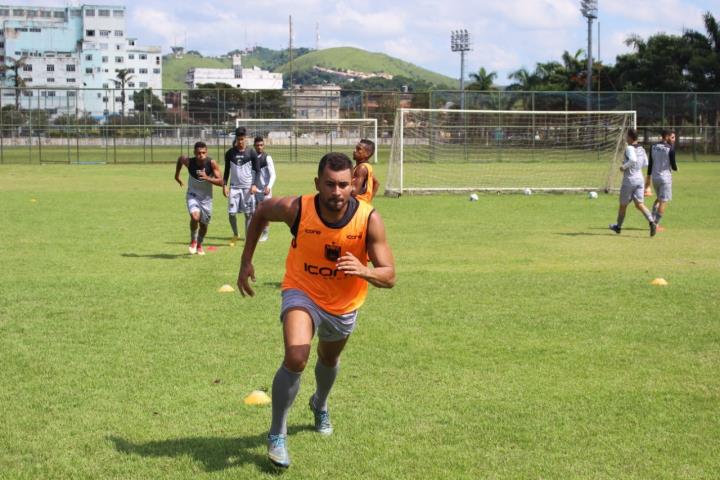 Daniel Felipe celebra boa fase da defesa do Voltaço